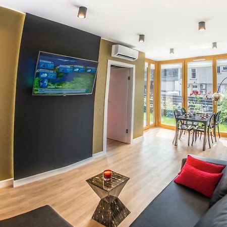 Galaxy Garden Apartment Cracow- Shopping Mall 1Min, Underground Parking, Family Friendly, City Center Krasków Exteriör bild