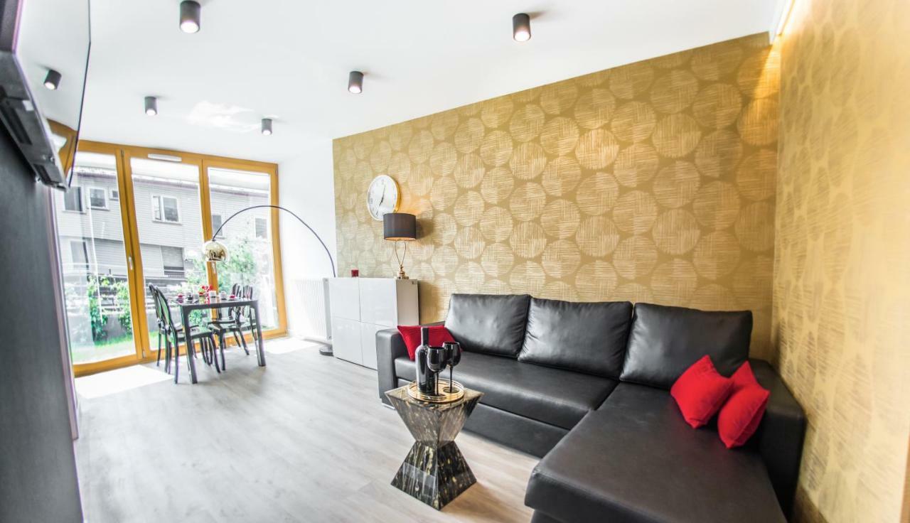 Galaxy Garden Apartment Cracow- Shopping Mall 1Min, Underground Parking, Family Friendly, City Center Krasków Exteriör bild