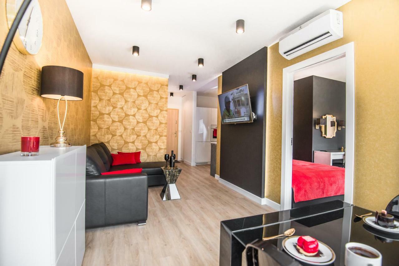 Galaxy Garden Apartment Cracow- Shopping Mall 1Min, Underground Parking, Family Friendly, City Center Krasków Exteriör bild