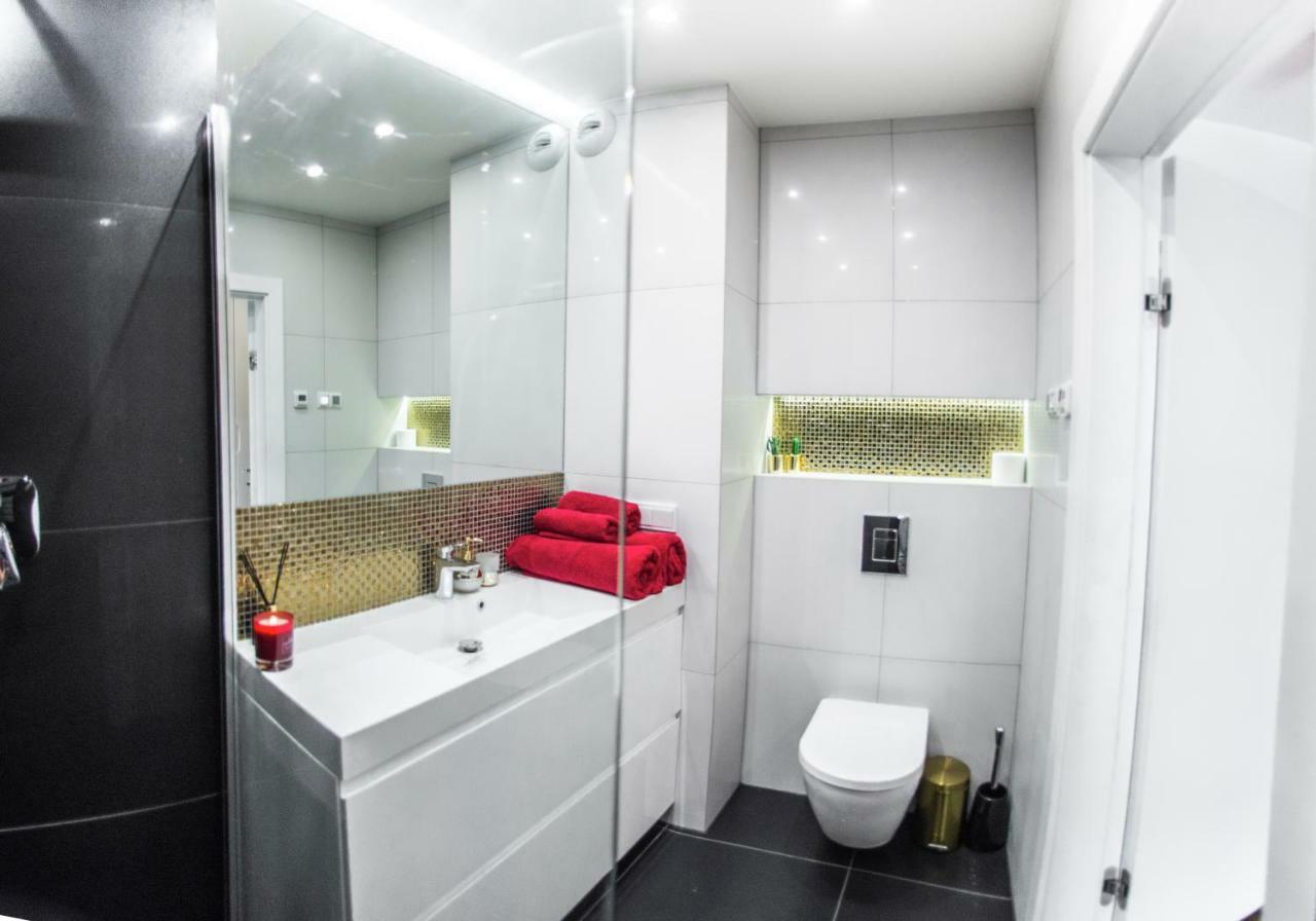 Galaxy Garden Apartment Cracow- Shopping Mall 1Min, Underground Parking, Family Friendly, City Center Krasków Exteriör bild