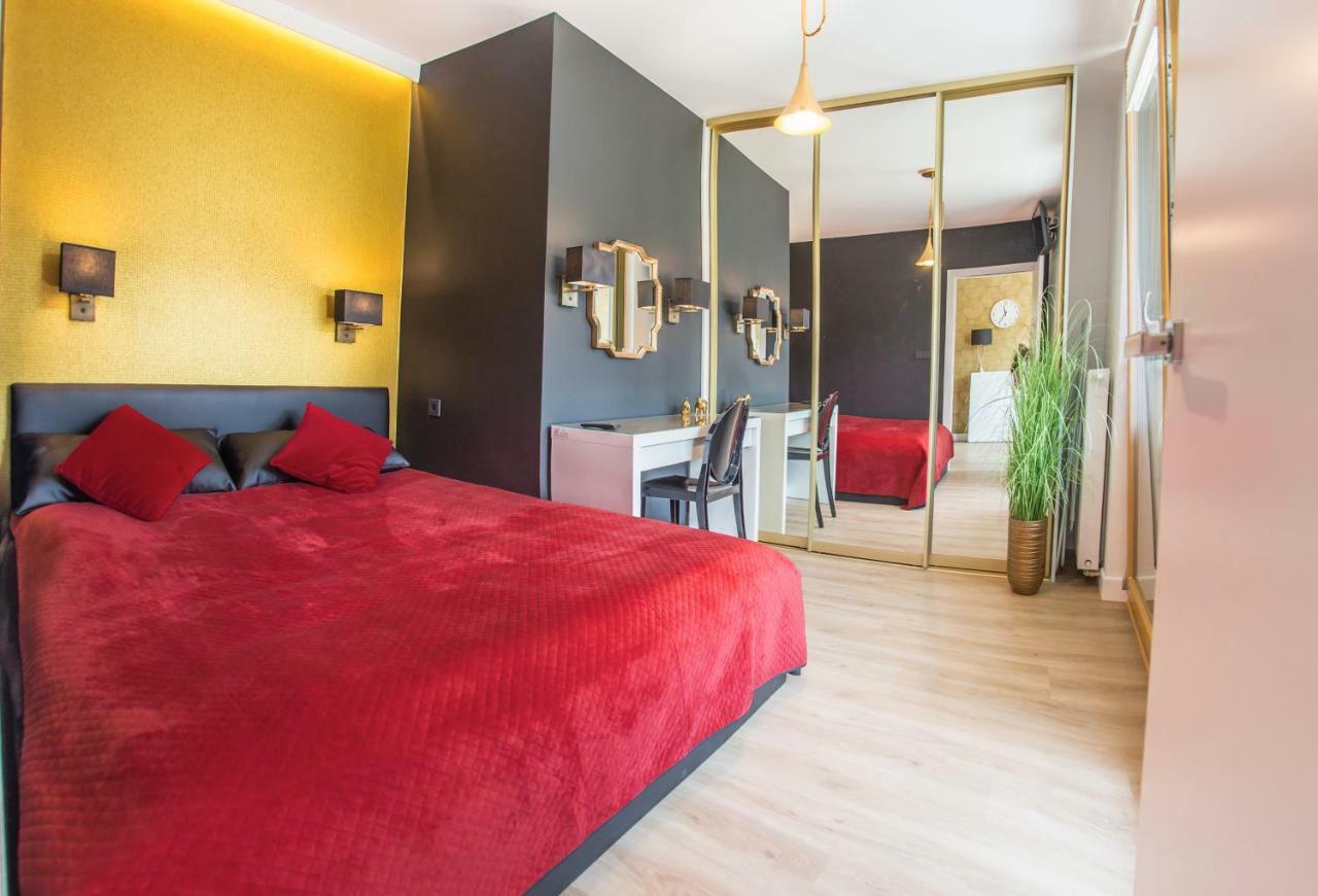 Galaxy Garden Apartment Cracow- Shopping Mall 1Min, Underground Parking, Family Friendly, City Center Krasków Exteriör bild
