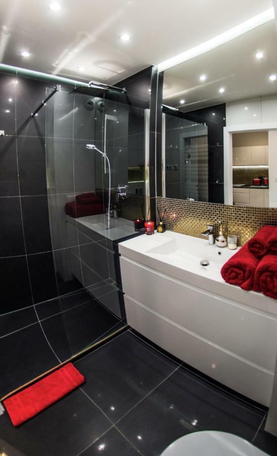 Galaxy Garden Apartment Cracow- Shopping Mall 1Min, Underground Parking, Family Friendly, City Center Krasków Exteriör bild